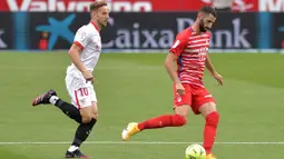 Laga ini amat menentukan bagi Sevilla yang tengah berjuang untuk bersaing memperebutkan gelar Liga Spanyol dengan tiga tim lain di atasnya, Barcelona, Real Madrid dan Atletico Madrid dengan margin nilai yang amat tipis. (AFP/Cristina Quicler)