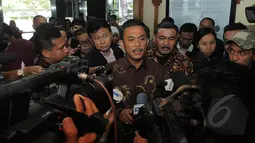 Ketua DPRD DKI Prasetio Edi Marsudi saat memberikan keterangan kepada wartawan di Gedung Kemendagri, Jakarta, Kamis (5/3/2015). Mediasi tersebut untuk mengetahui dana siluman yang terdapat pada RAPBD 2015.  (Liputan6.com/Herman Zakharia)