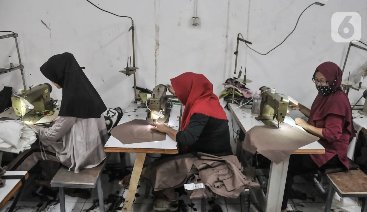 Saat ini industri garmen tersebut mampu memproduksi sekitar 500 potong pakaian. (merdeka.com/Iqbal S Nugroho)