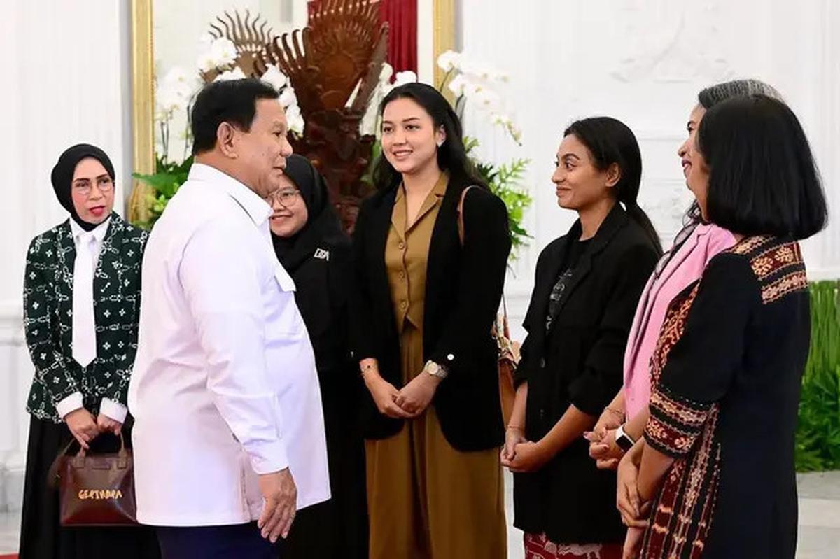 6 Potret Prabowo Ketemu Melly Goeslaw dan Tim Film Women from Rote Island, Menuju Piala Oscar 2025