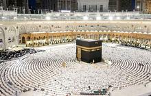 FOTO: Syahdunya Suasana Malam 21 Ramadan di Masjidil Haram, Ribuan Jemaah Perbanyak Ibadah di Depan Kakbah