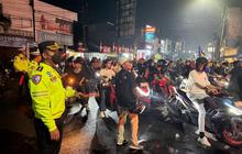Kapolres Karawang Turun Langsung Kawal Pengamanan Konvoi Bobotoh Rayakan Juara BRI Super League