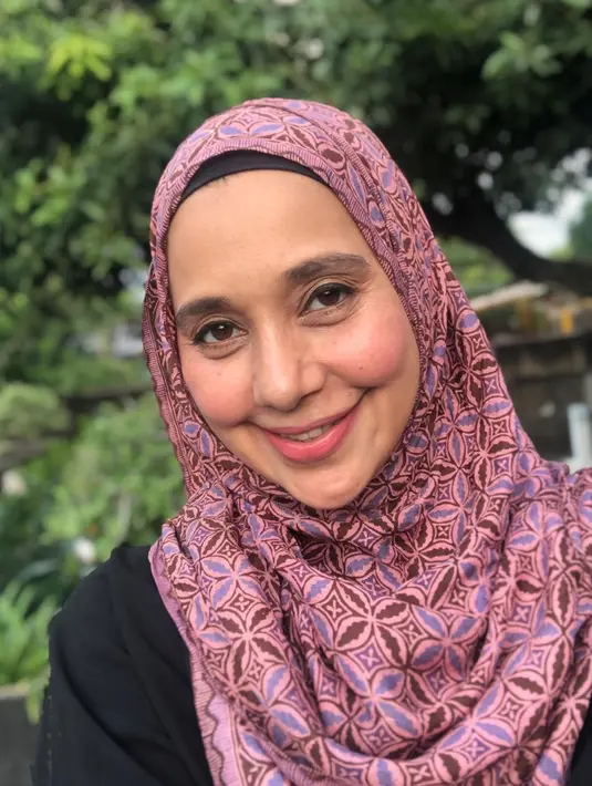 Menutup tulisannya, Ayu berpesan kepada perempuan Indonesia agar bisa memelihara dan membesarkan para generasi penerus bangsa ini. Yang pastinya memang sangat dibutuhkan untuk kesejahteraan di masa mendatang. (Instagram/ayukhadijahazhari)
