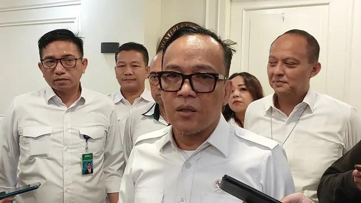 Wamenaker Buat Layanan Aduan Penahanan Ijazah Buruh