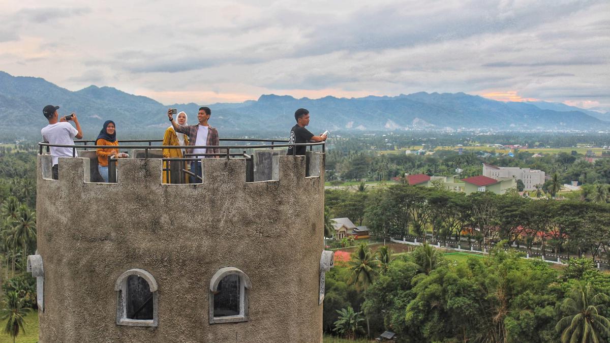 Menikmati Hamparan Permadani Hijau Gorontalo dari Benteng Ulanta yang ...