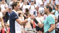 Daniil Medvedev (kiri) menghadapi Rafael Nadal pada final AS Terbuka 2019. (AFP/Minas Panagiotakis)