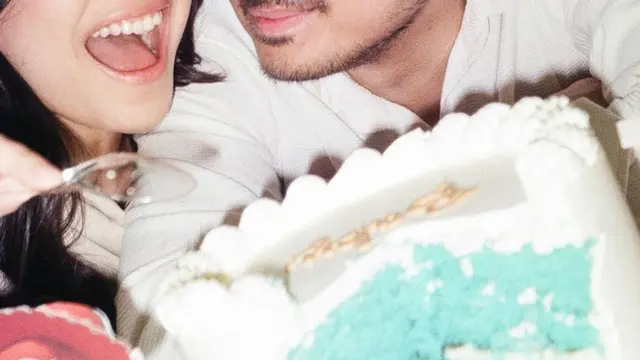 Gaya Minimalis Hanggini dan Luthfi Aulia Saat Gelar Gender Reveal Bertema Toy Story