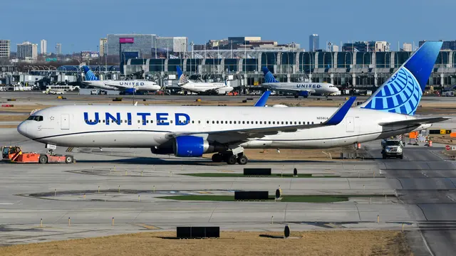 Ilustrasi pesawat United Airlines 767