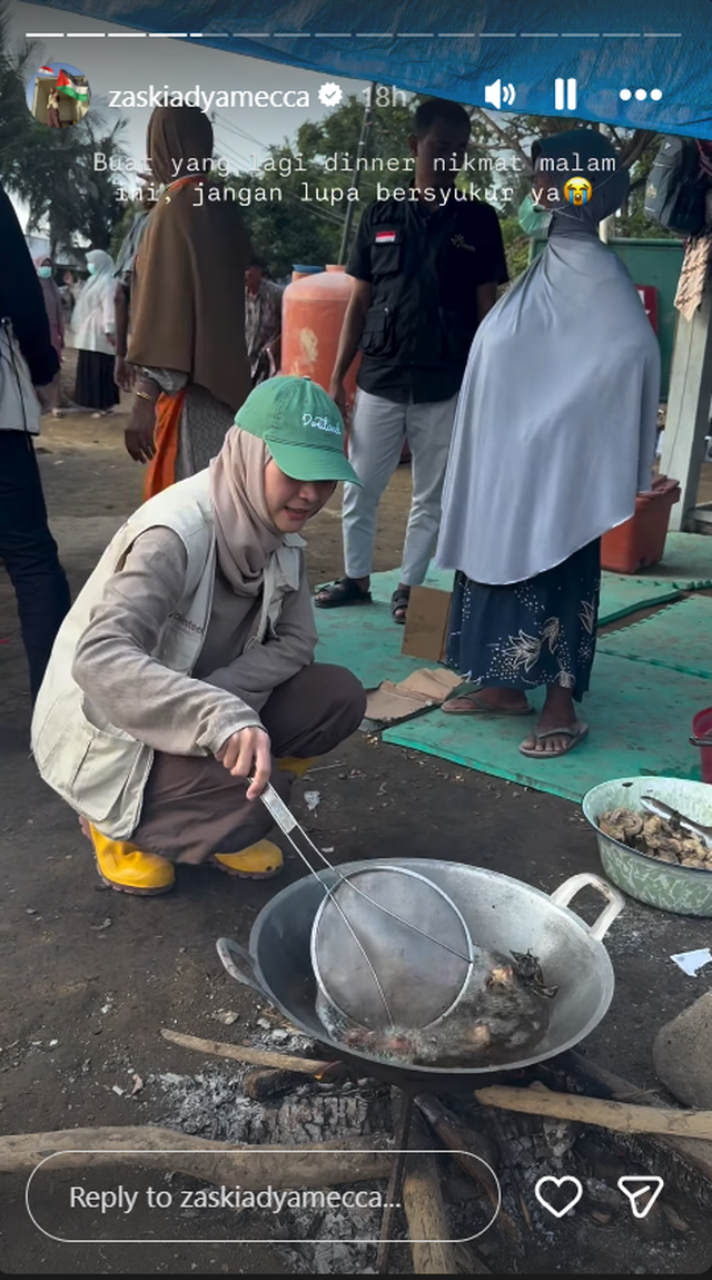 Emoh berpangku tangan, 6 potret Zaskia Mecca terjun ke Aceh bangun dapur umum untuk korban banjir