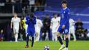 Reaksi kecewa pemain Chelsea, Kai Havertz setelah kalah dari Real Madrid pada laga leg pertama perempat final Liga Champions 2022/2023 melawan Chelsea di Santiago Bernabeu, Madrid, Kamis (13/04/2023) WIB. The Blues tumbang dengan skor 0-2. (AFP/Oscar Del Pozo)