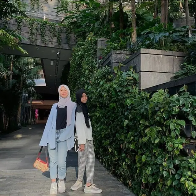 6 Potret Kebersamaan Ayla Azuhro dan Adiba Khanza, Kakak Adik Selalu Kompak