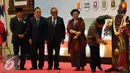 Wapres Jusuf Kalla bersama sejumlah tokoh membuka Konferensi Internasional Partai Politik se-Asia atau ICAPP 2016 di Komplek Parlemen Senayan, Jakarta, Jumat (22/4). Konferensi tersebut diikuti oleh 48 Parpol dari 32 negara. (Liputan6.com/Johan Tallo)