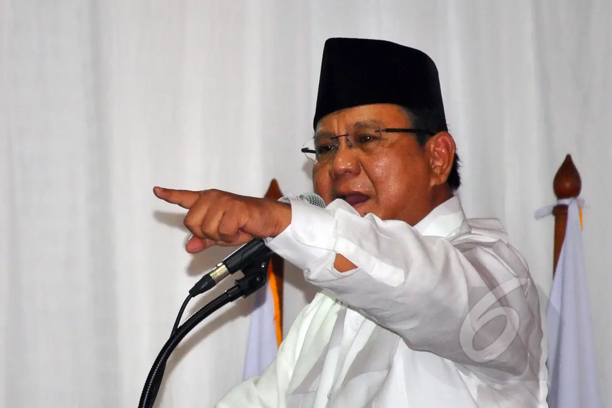 Begini Gaya Prabowo Subianto Saat Pidato di Hadapan Elite KMP