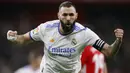 Dua gol kunci kemenangan Los Blancos diciptakan oleh Karim Benzema. Sedangkan gol balasan dari Athletic Bilbao diciptakan oleh Oihan Sanchet. Uniknya, ketiga gol ini tercipta di 10 menit awal pertandingan, yaitu menit ke-4, ke-7, dan ke-10. (AP/Ricardo Larreina)