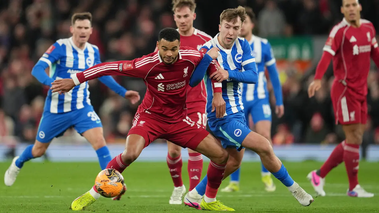 Foto: Liverpool Tembus 16 Besar Piala FA setelah Tumbangkan Brighton, Mohamed Salah Dapat Pujian dari Sang Pelatih