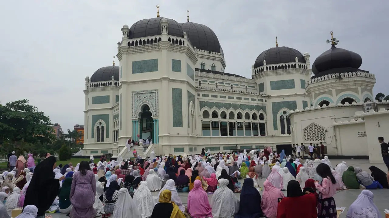Salat Idul Fitri di masjid Raya Medan