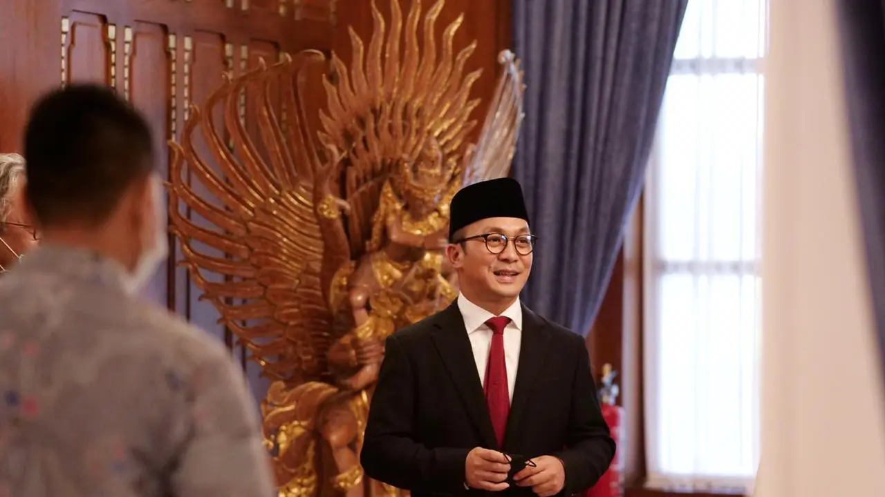 Iwan Bogananta, yang dtugaskan menjadi Duta Besar RI untuk Republik Bulgaria merangkap Republik Albania dan Republik Macedonia yang berkedudukan di Sofia.