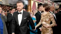 Justin Timberlake bersama Jessica Biel saat menghadiri Academy Awards ke-89 di Hollywood, California, AS (26/2). Justin dan Jessica Biel terlihat mesra saat menghadiri acara tersebut. (Christopher Polk / Getty Images / AFP)