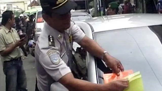 Belasan Motor Parkir Liar di Bandung Diangkut