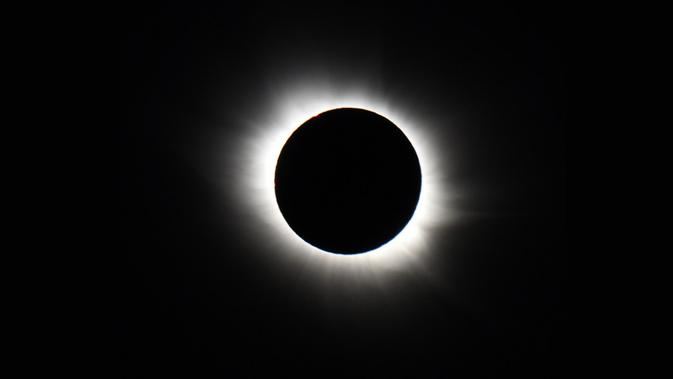 Gerhana Matahari Cincin Menyapa Bumi 17 Februari 2026, Apa Bedanya dengan Gerhana Matahari Total?