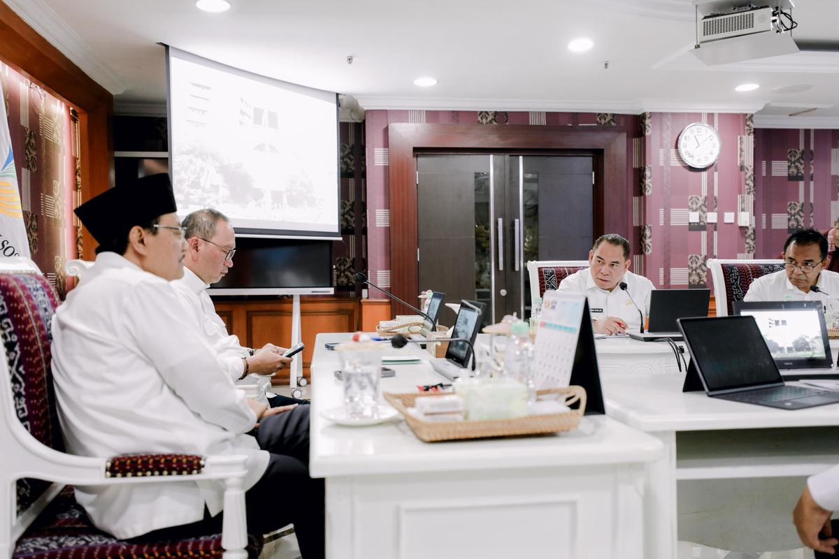 Menteri Sosial Saifullah Yusuf saat audiensi bersama Bupati Fakfak Samaun Dahlan & Bupati Flores Timur Antonius Doni Dihen