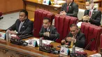 Wakil Ketua DPR Sufmi Dasco Ahmad (tengah), Rachmad Gobel (kiri), dan Lodewijk Freidrich Paulus (kanan) memimpin Rapat paripurna ke-17 Masa Persidangan III Tahun Sidang 2022-2023 di Kompleks Parlemen, Senayan, Jakarta, Kamis (16/2/2023). Rapat Paripurna tersebut dalam rangka penutupan Masa Persidangan III Tahun Sidang 2022-2023. (Liputan6.com/Faizal Fanani)