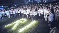 Peserta yang ikut dalam Aksi 'Suara Damai' menyalakan lilin sebagai bentuk keprihatinan, Pasar Festival, Kuningan, Jakarta, Sabtu (12/7/2014) (Liputan6.com/Johan Tallo)