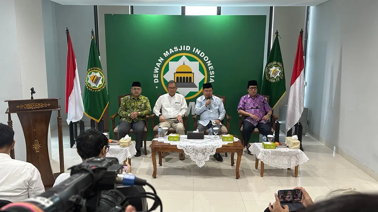 Wakil Presiden ke-10 dan ke-12 Jusuf Kalla alias JK menilai mustahil jika warga Gaza direlokasi ke Indonesia.