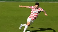Pemain Amerika Serikat, Christian Pulisic menguasai bola dalam pertandingan babak 32 besar Piala Dunia 2026 melawan Bosnia dan Herzegovina di Santa Clara, California, dekat San Francisco, Kamis (2/7/2026). (AP Photo/Jeff Chiu)