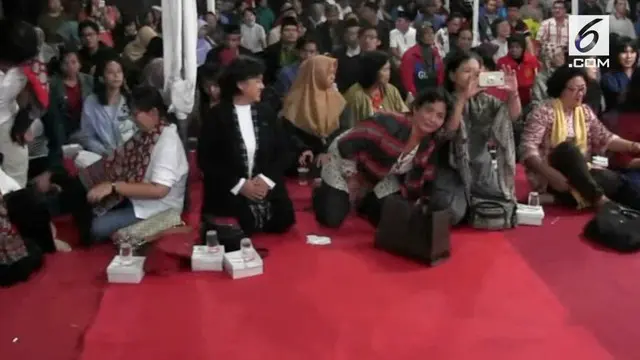 Ratusan warga dari berbagai agama di Sleman Yogyakarta menggelar acara sahur bersama di halaman gereja. Acara ini sebagai wujud toleransi dan keprihatinan terhadap siruasi yang terjadi saat ini