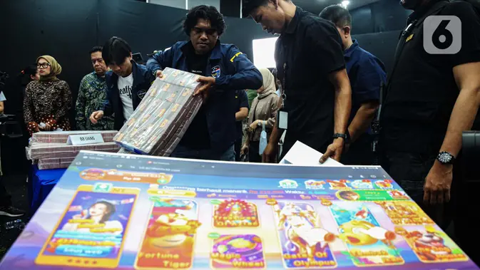 Tumpukan Uang Judi Online Terungkap, Menko Polkam dan Menteri Jadi Sorotan