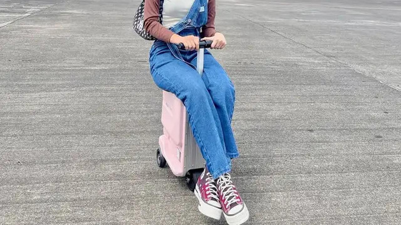 8 Pilihan Gaya Padu Padan Jeans ala Fuji, Super Stylish dan Kece Abis