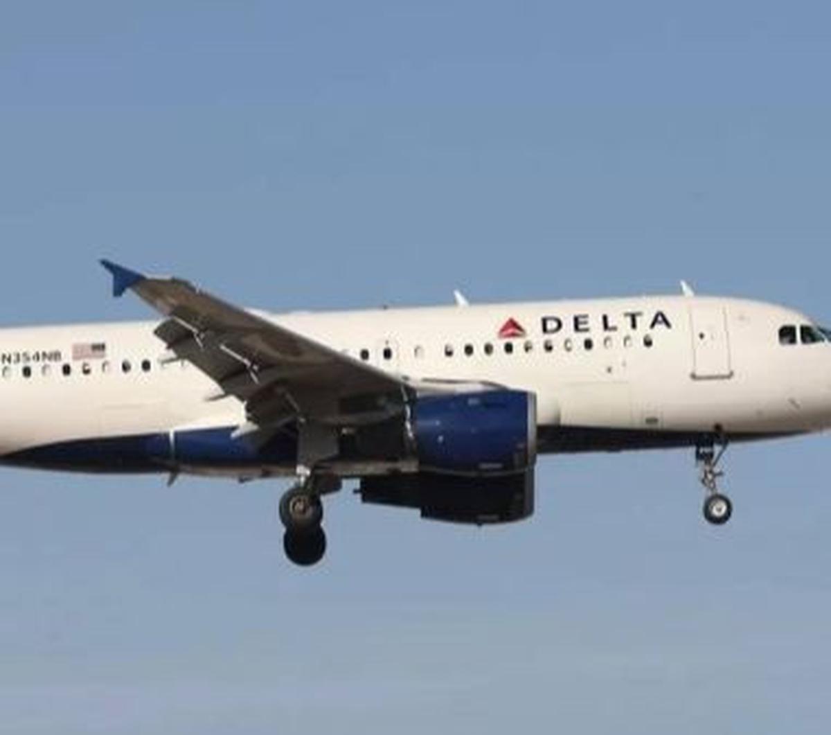 Pesawat jenis Airbus A319 itu tiba di San Antonio pada Jumat malam setelah terbang dari Los Angeles International Airport (LAX).