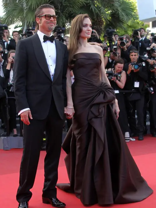 Sumber lain mengatakan, Pitt sangat ingin berteman baik dengan Jolie. Demi anak-anak, Pitt  ingin kembali bermain dengan Jolie, pergi bersama, meskipun hanya sekedar teman baik. (AFP/Bintang.com)