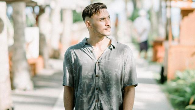 Potret OOTD Refal Hady saat Liburan, Tampil Kasual dan Simpel