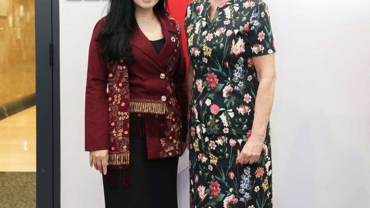 9 Outfit Istri Menteri ala Annisa Pohan, Elegan dan Berkelas