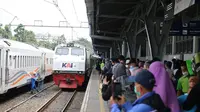 Volume keberangkatan pengguna jasa Kereta Api Jarak Jauh (KAJJ) dari area Daop 1 Jakarta kembali mengalami peningkatan. (Dok KAI)