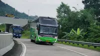 30 Pengusaha Otobus (PO) diajak Hino Motors Sales Indonesia (HMSI) untuk menjajal kebolehan produk baru Hino, yakni FC Bus dan RN 285. (HMSI)