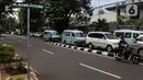 Pengendara melintas di Jalan Bang Pitung nama jalan baru yang mengganti Jalan Raya Kebayoran Lama di kawasan Rawa Belong, Jakarta, Senin (27/6/2022). Gubernur DKI Jakarta Anies Baswedan baru saja mengganti 22 nama jalan di Jakarta, salah satunya Jalan Raya Kebayoran Lama. (Liputan6.com/Johan Tallo)