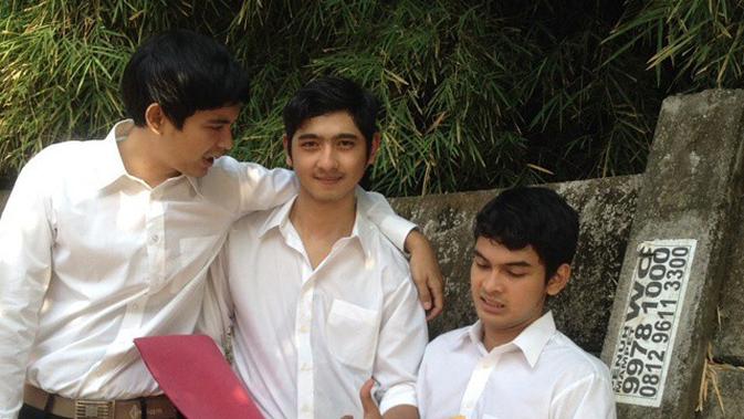 6 Potret Lawas Arya Saloka Kini Jadi Aktor Papan Atas Dailymail Co Id Daily Mail Online