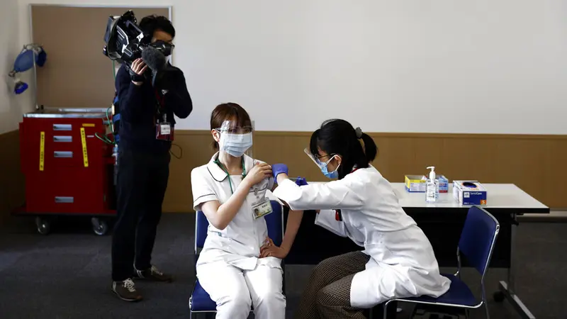 FOTO: Jepang Mulai Vaksinasi Virus Corona COVID-19