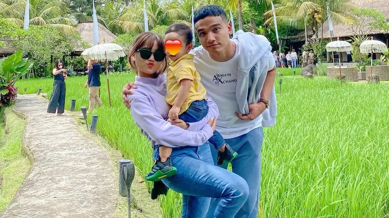 6 Potret Liburan Fuji Bareng Gala dan Fadly Faisal, Kenang Momen Bareng Sang Kakak