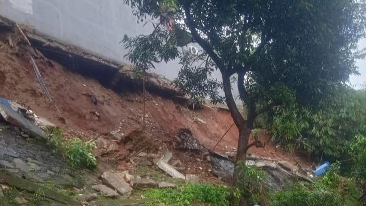 Longsor turap di Tangsel