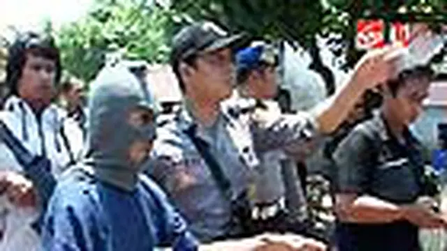 Tolak Kawin Lari, Sukur Tikam Risda