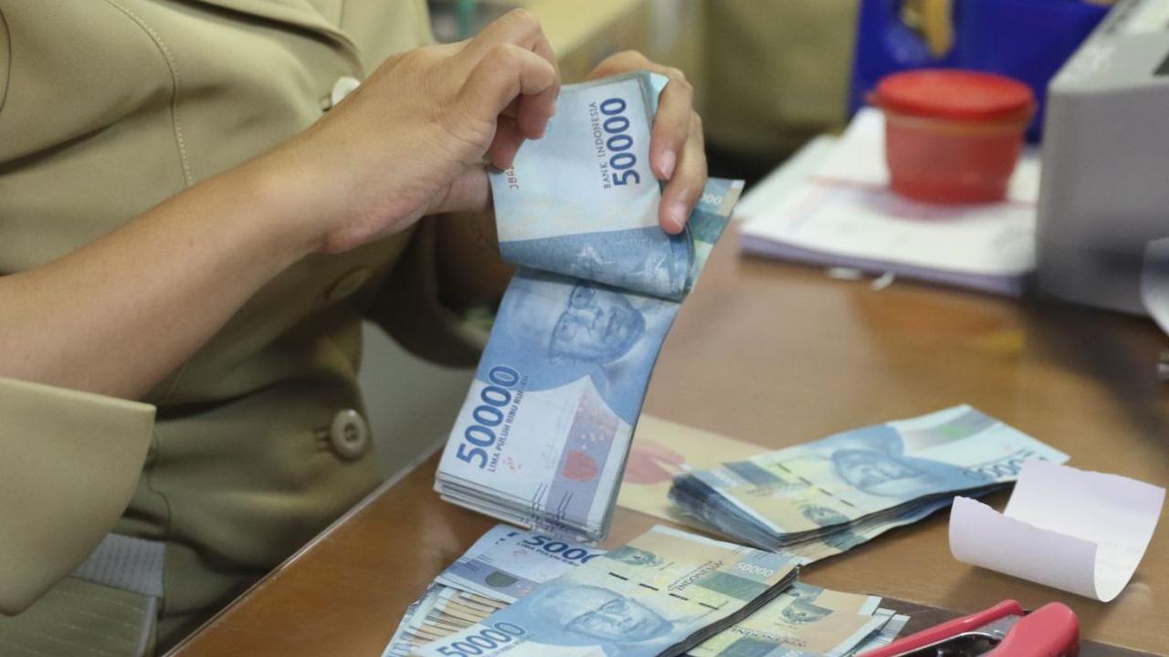 Sebagai informasi, para penerima manfaat akan menerima dana sebesar Rp300.000 yang akan tersimpan pada rekening masing-masing.&nbsp;