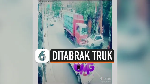 VIDEO: Viral Detik-Detik Mobil diseruduk Truk
