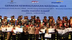 Presiden Joko Widodo membuka Gerakan Kewirausahaan Nasional (GKN) 2015 di Jakarta Convention Centre (JCC), Jakarta, Kamis (12/3/2015). GKN 2015 diikuti oleh ratusan wirausaha muda dan ribuan mahasiswa sebagai calon wirausaha. (Liputan6.com/Faizal Fanani)