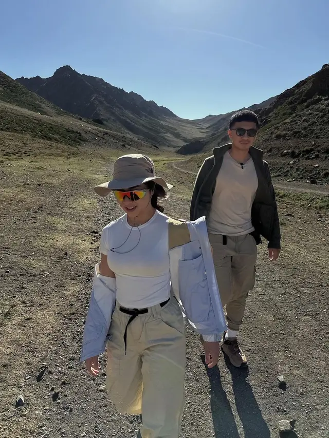 Potret liburan Nikita Willy dan Indra Priawan di Mongolia. (Foto: Instagram/nikitawillyofficial94)