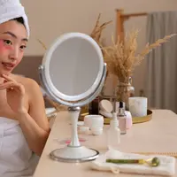 Dengan memahami tips aplikasi skincare transisi malam dan pagi untuk kulit sensitif menjadi kunci agar skin barrier tetap sehat dan seimbang.