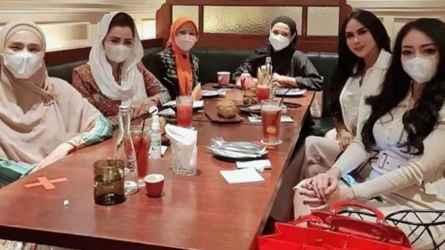 7 Gaya Mulan Jameela Bareng Rekan DPR, Bak Sosialita